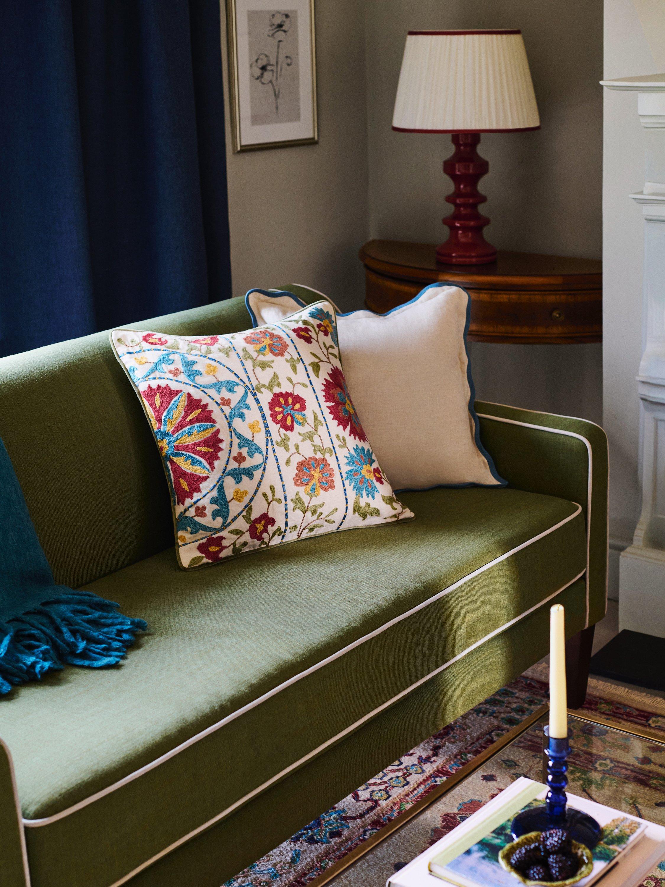 Carousel image, index 2